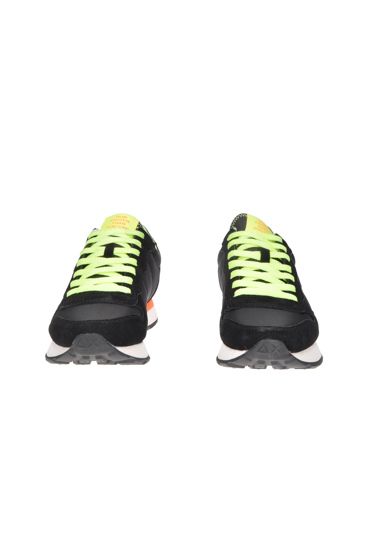 Sneaker SUN68 Tom Fluo in camoscio, con lacci gialli, fondo gomma e design moderno.