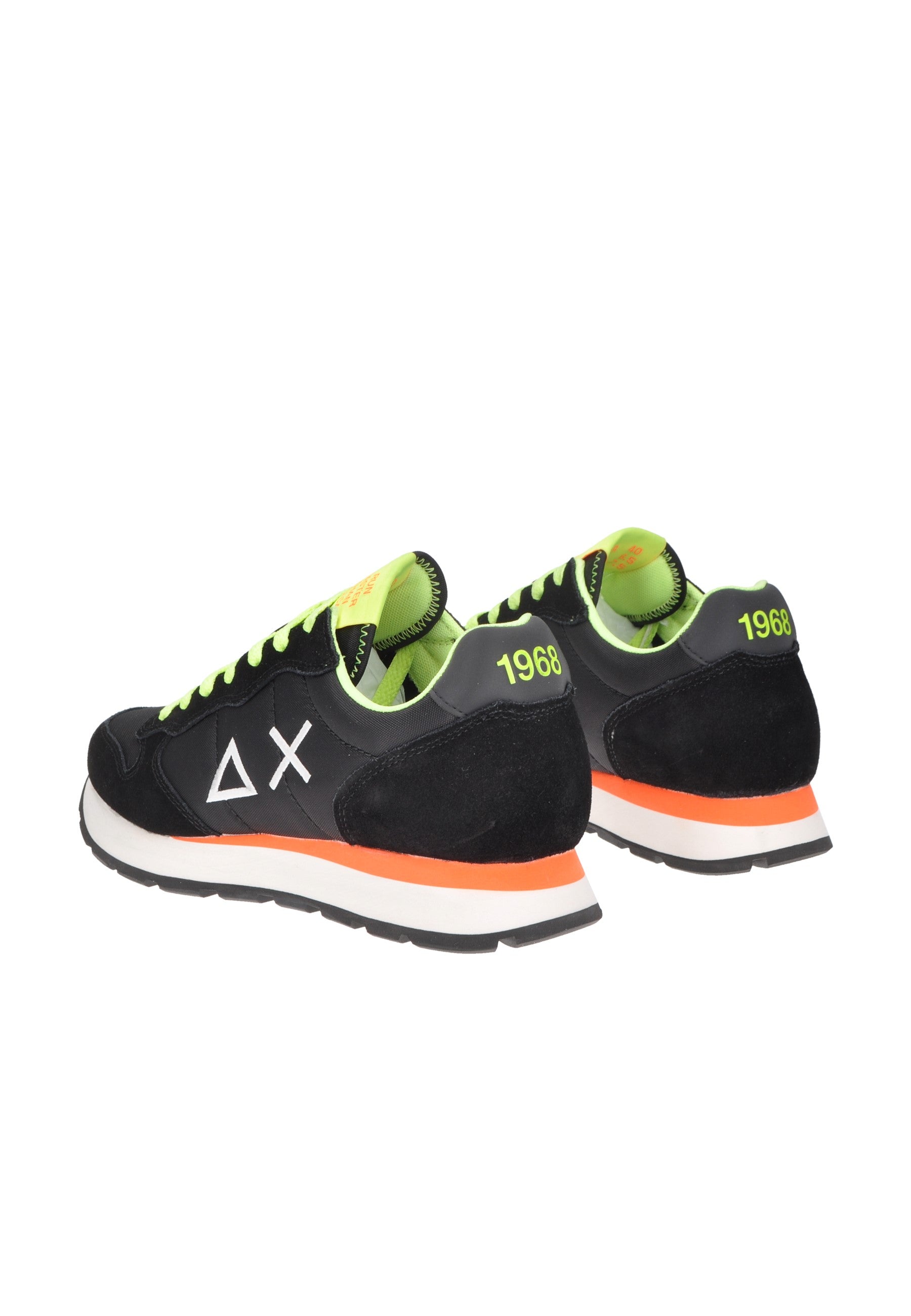 Sneaker SUN68 Tom Fluo in black with neon details and comfortable design for modern style.