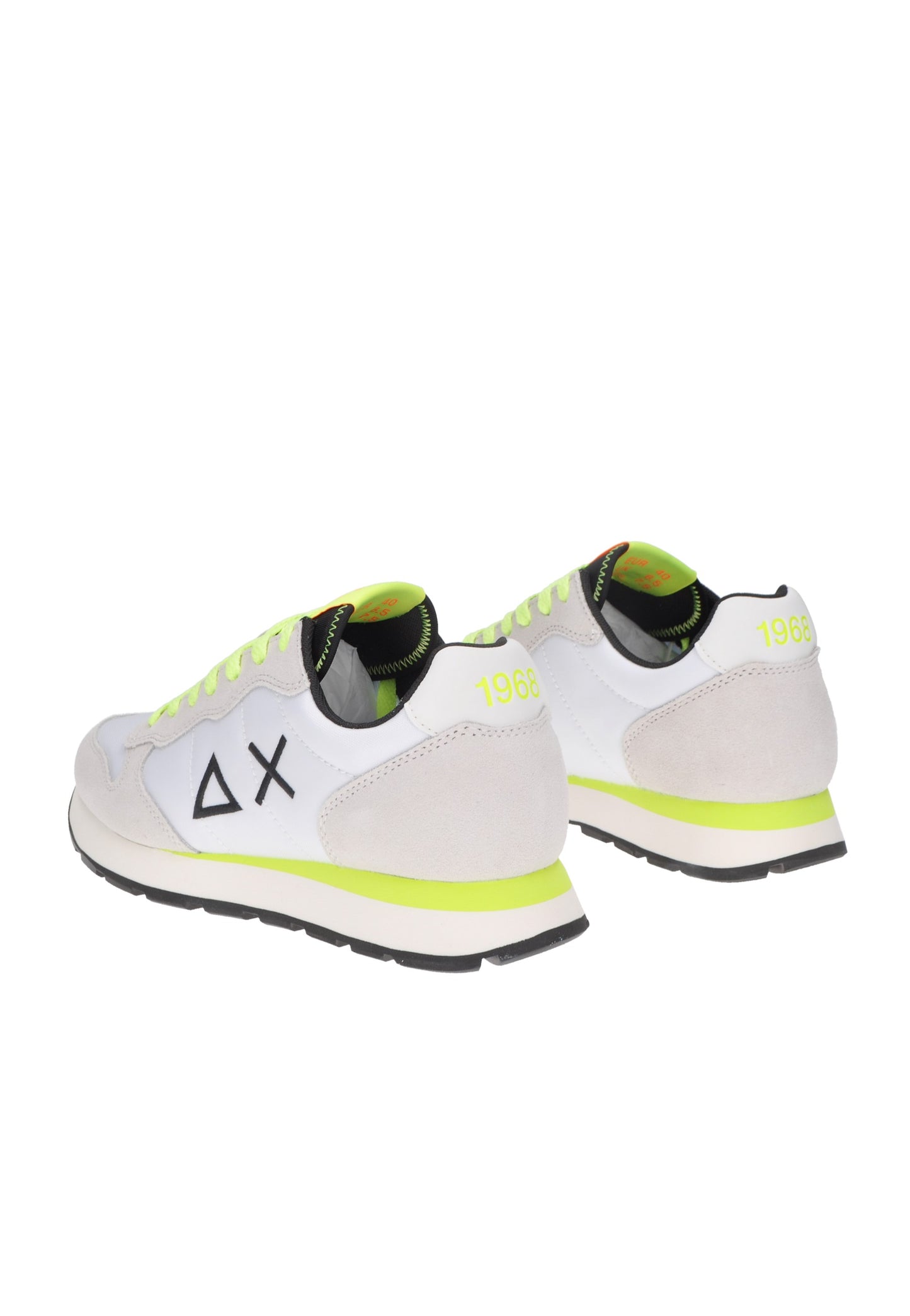 Z35102 sneaker SUN68 Tom Fluo in suede with laces and padded sole for comfort, featuring a rubber outsole and vibrant design.